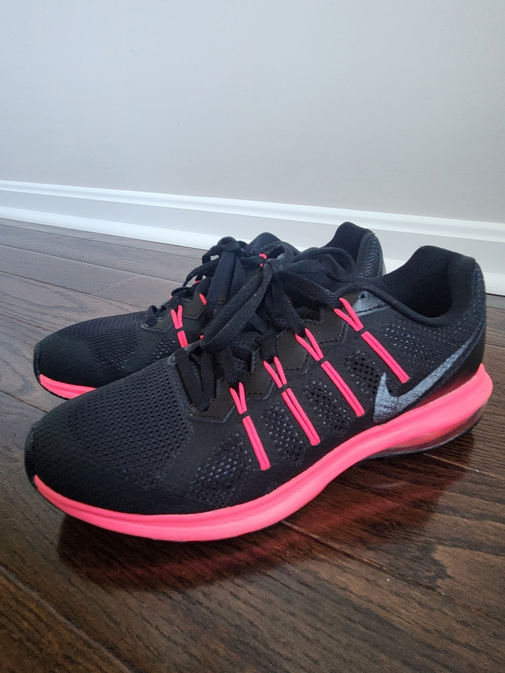 Nike Women's Black & Pink Air Max Dynasty